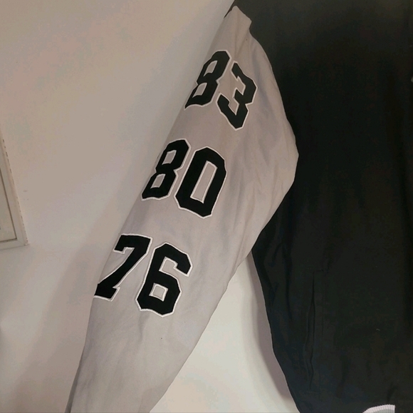 Raiders Super Bowl Champion Black and Gray Jacket Limited Edition Size Medium - Picture 5 of 6